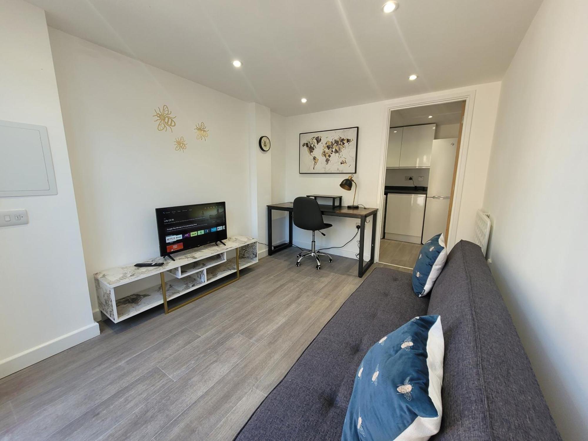 Bumblebee Bungalow - With Separate Office And Gaming Space By Catchpole Stays Colchester Eksteriør billede